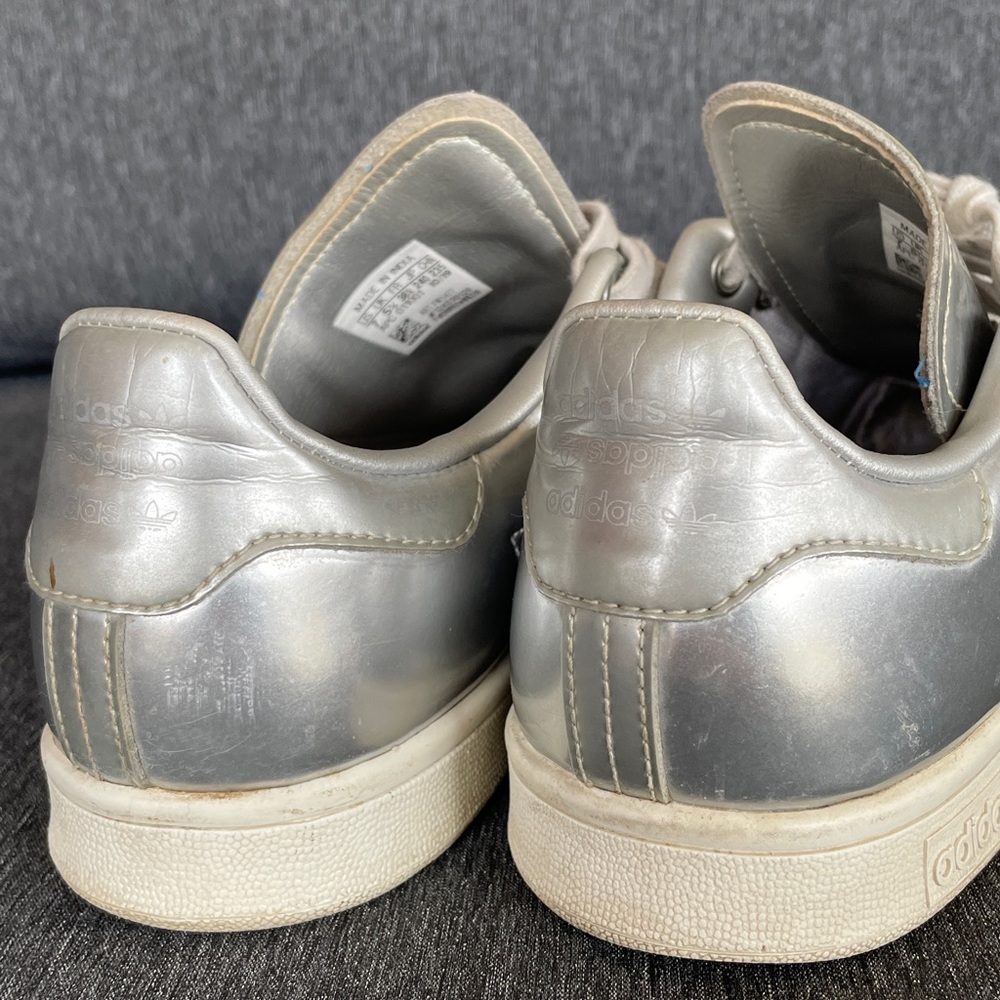 Stan Smith Adidas liquid silver sneakers US 7 - Picture 6 of 11